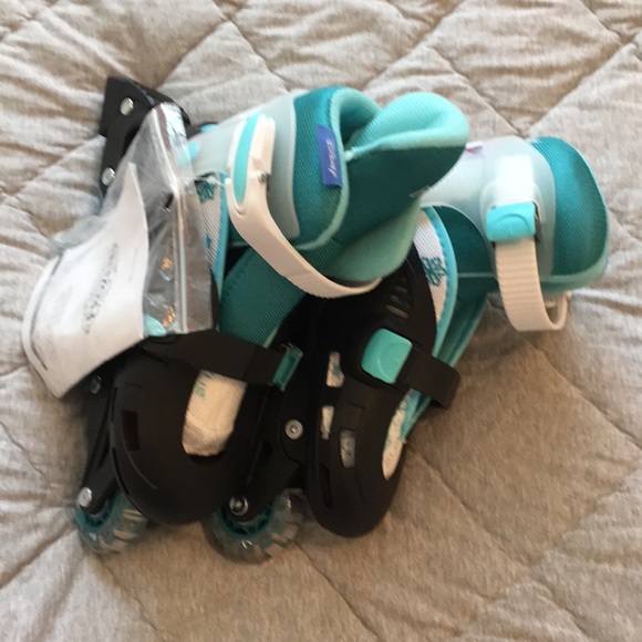 COPY - Frozen Ice and Roller Skates (2 in 1) - Picture 2 of 6